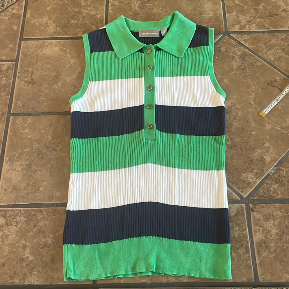 Women’s sleeveless top size small